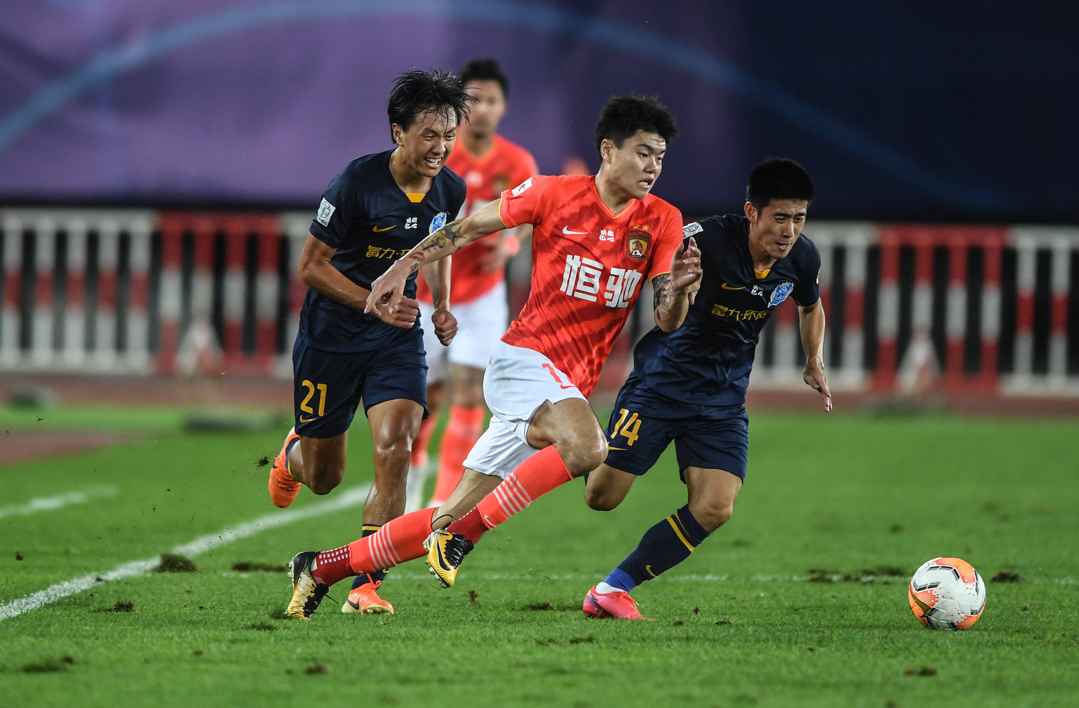 援拉锯战中 援拉锯战中