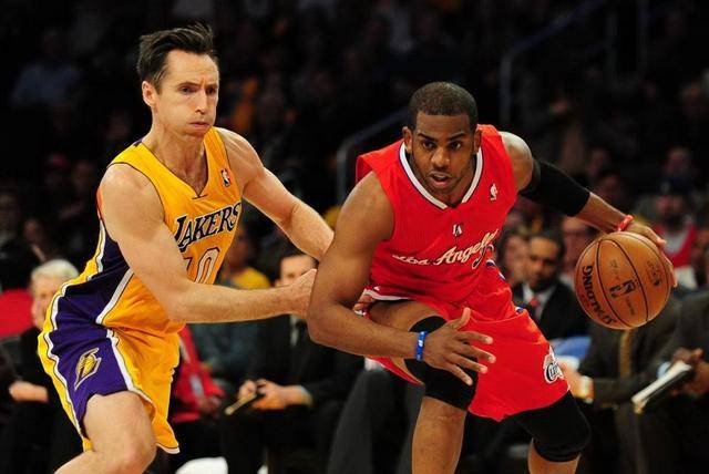 方的后防线 方的后防线