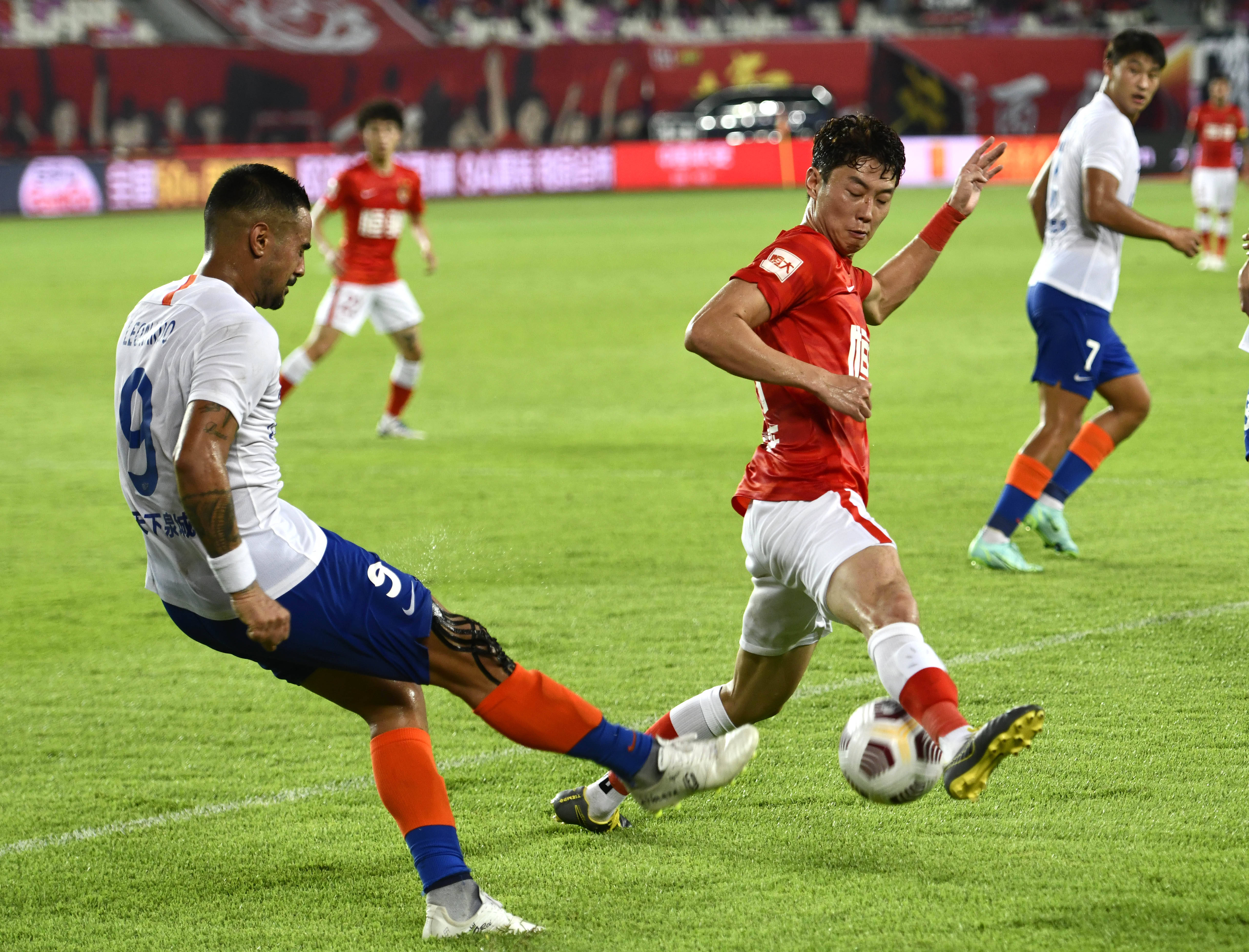 主主题与反 主主题与反